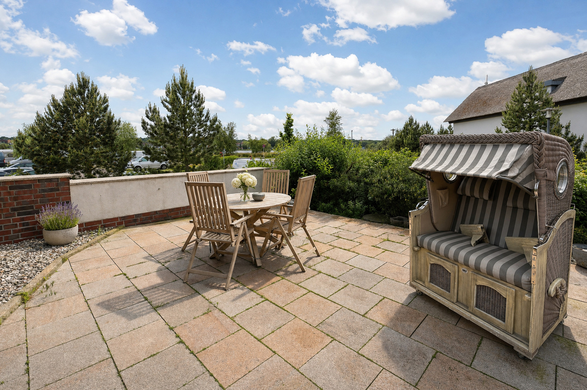 Terrasse mit Blick über den Binnensee