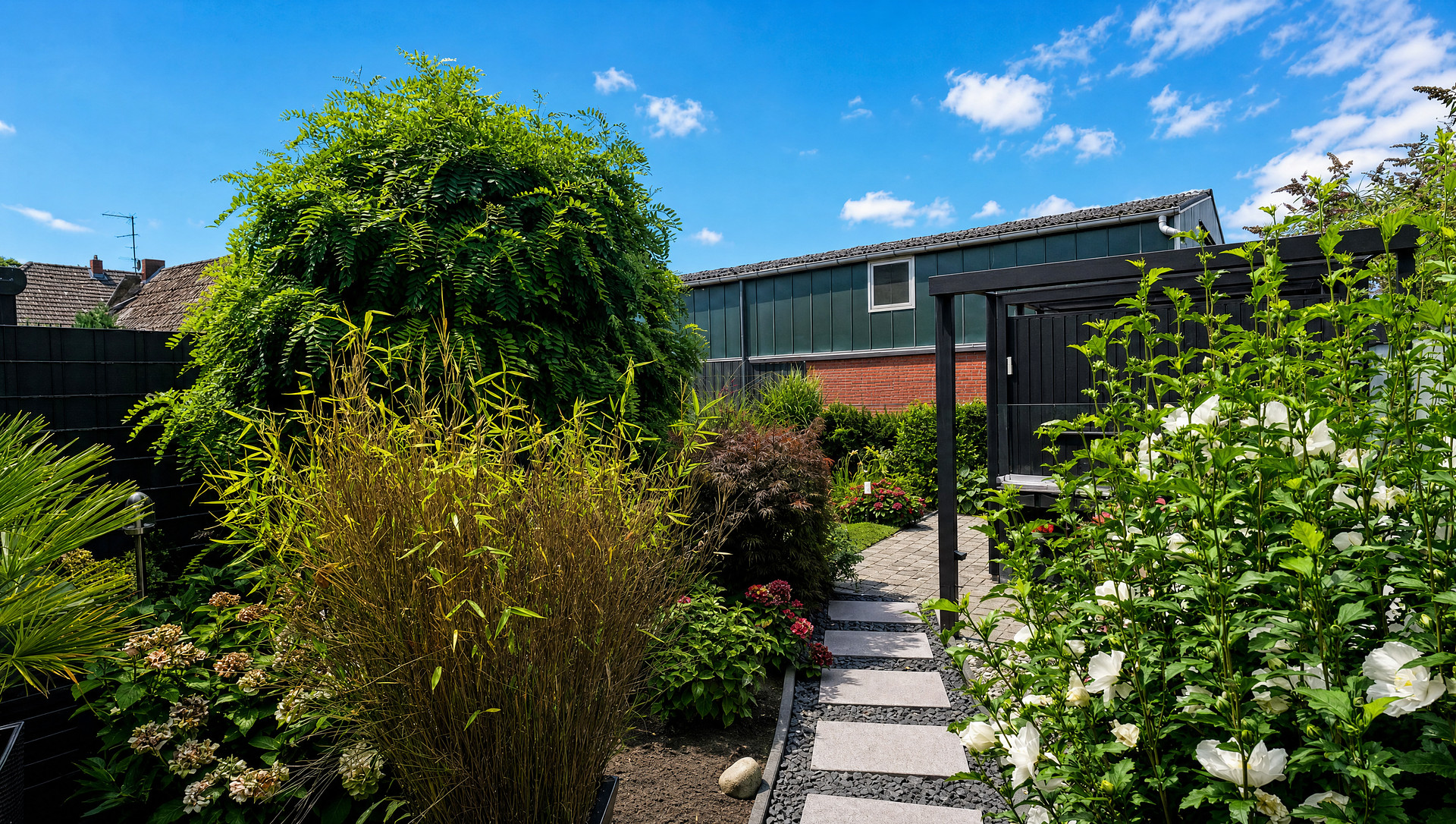 Gepflegter, privater Garten