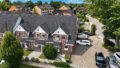 Straßenansicht des gepflegten Hauses