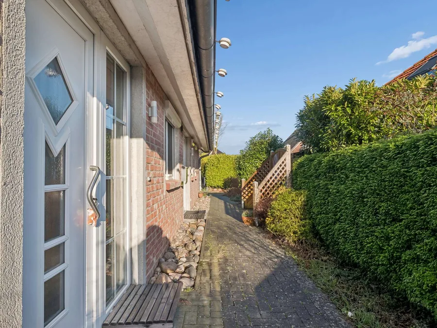 Au&szlig;enansicht eines verkauften Hauses mit Einliegerwohnung auf Fehmarn