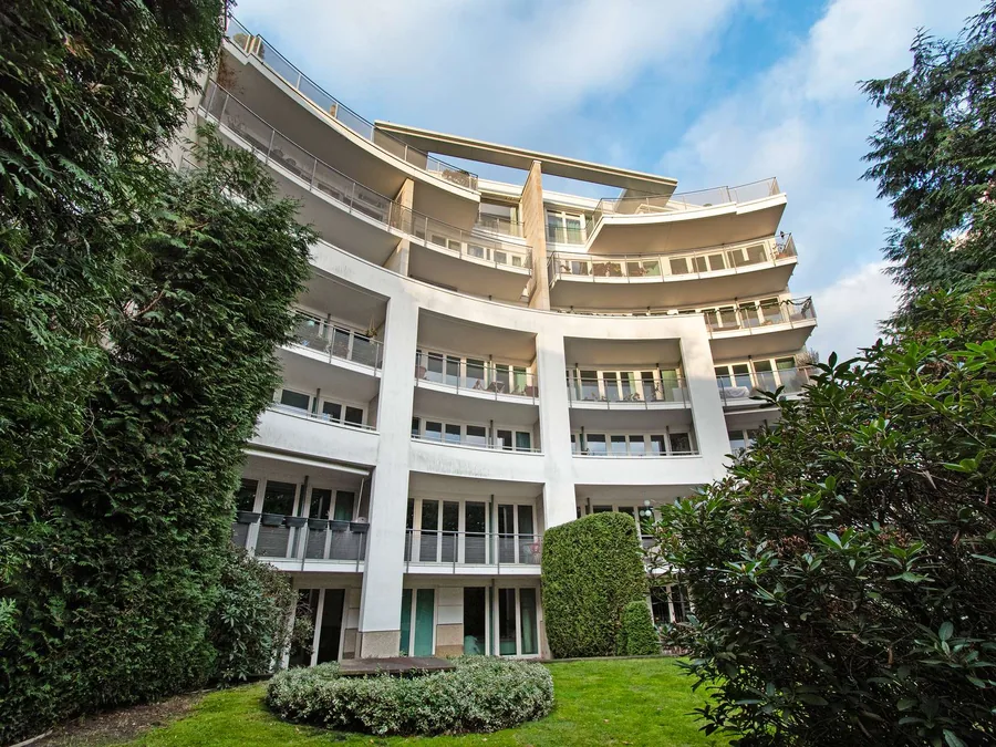 Ansicht eines verkauften Wohnhauses an der Alster in Hamburg
