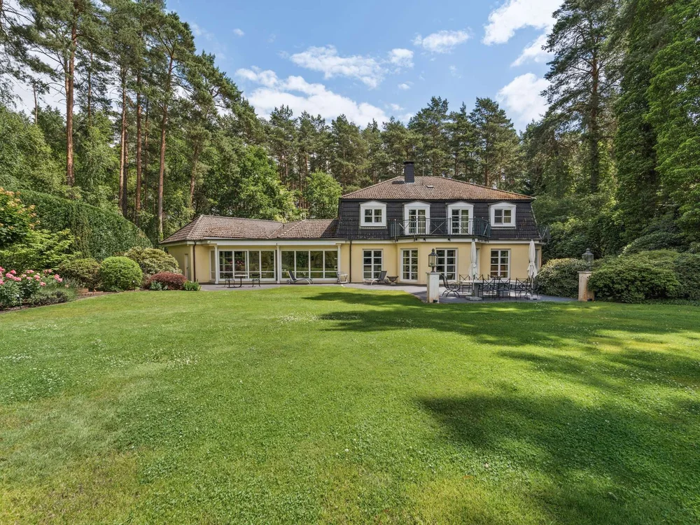 Verkaufte Villa in Eicklingen mit gro&szlig;em Rasen und Waldrand