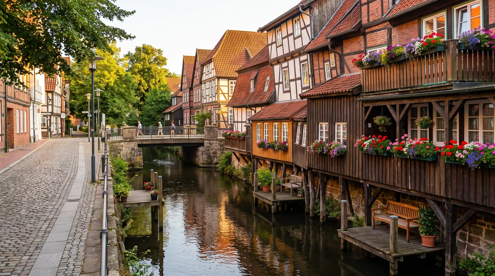 Fleth mit Fachwerkh&auml;usern in der Altstadt von Buxtehude