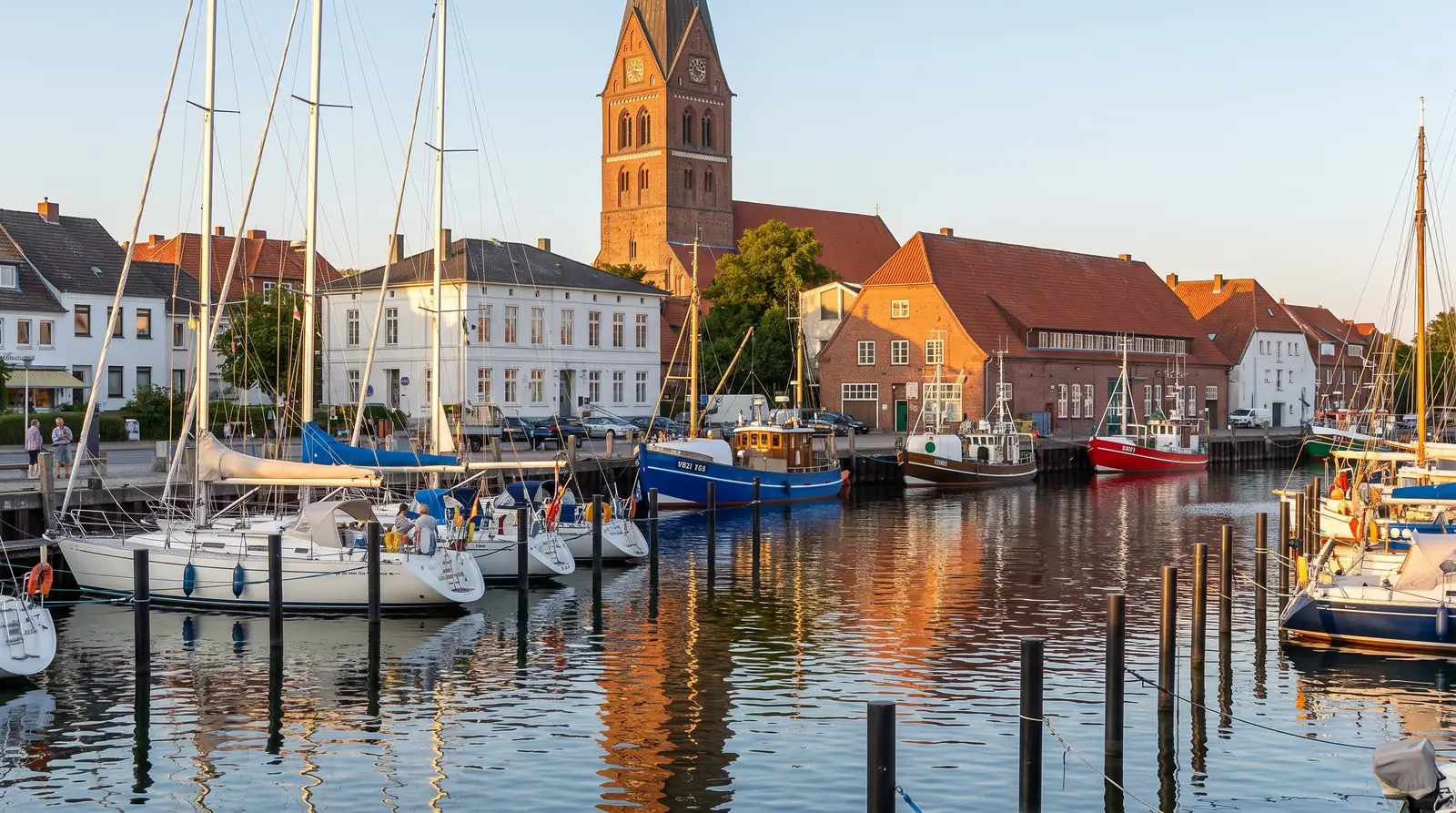 Hafen von Neustadt in Holstein mit Segelbooten