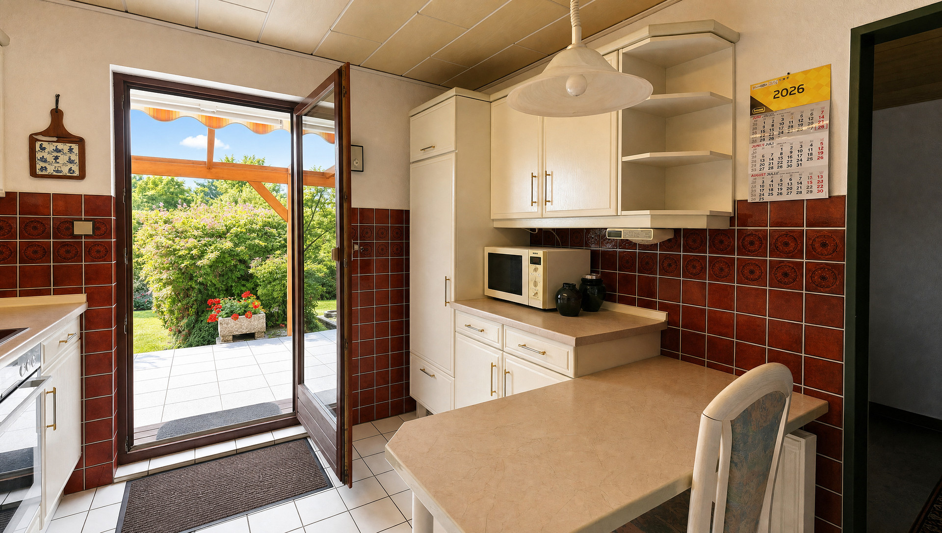 Küche mit Terrassenzugang